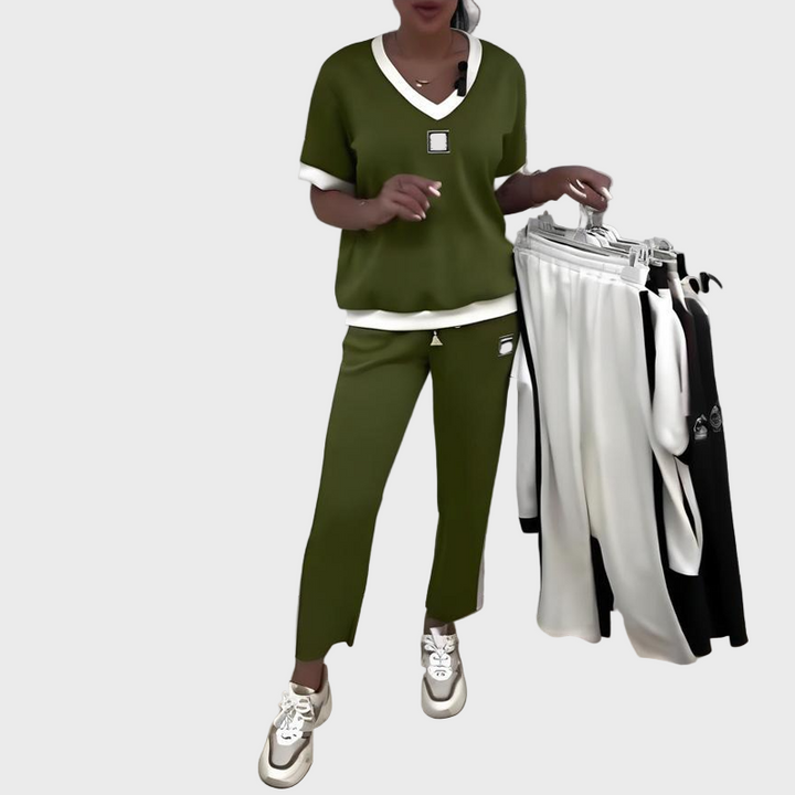 Dámská souprava s topem a kalhotami s výstřihem do V