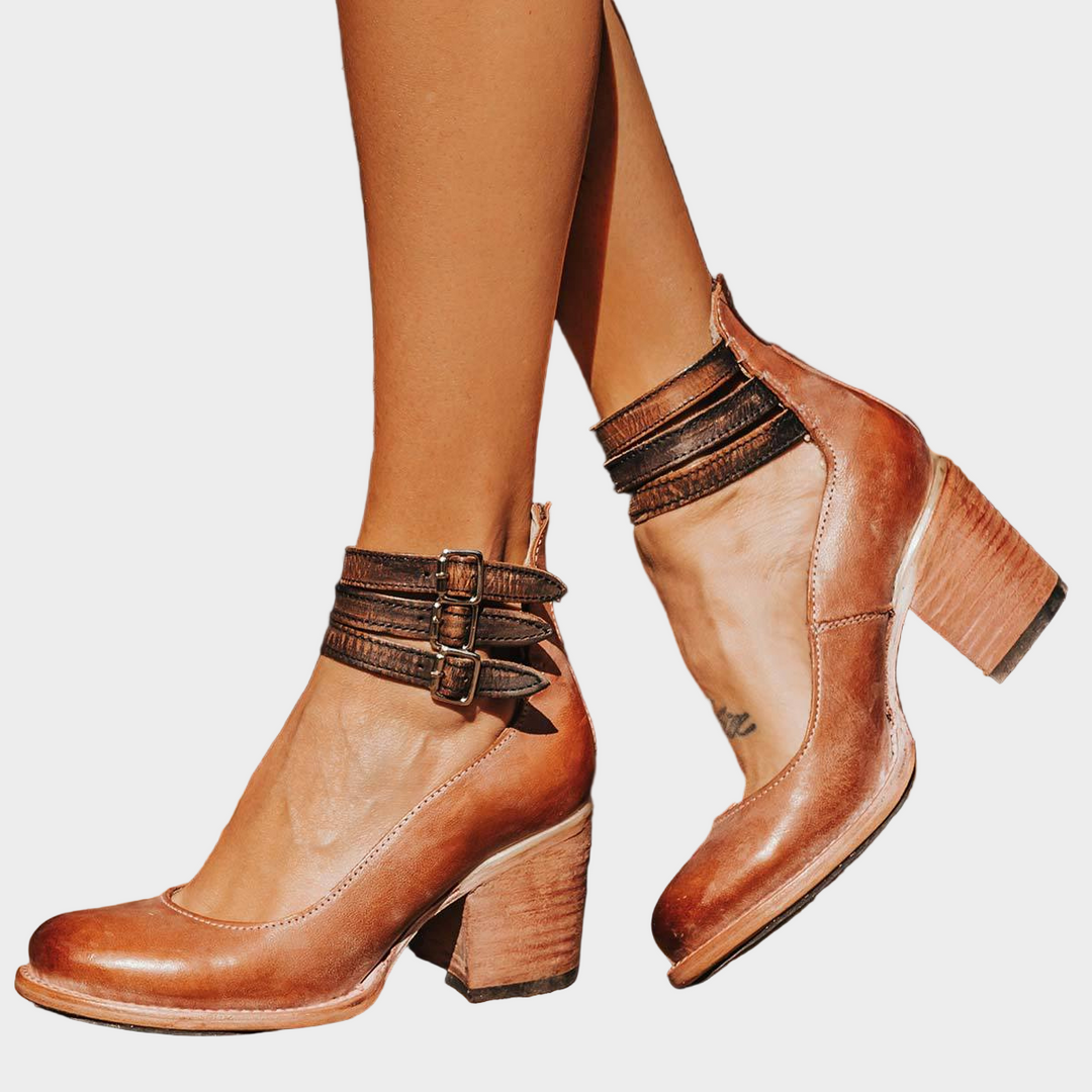 Boty s více pásky a širokým podpatkem