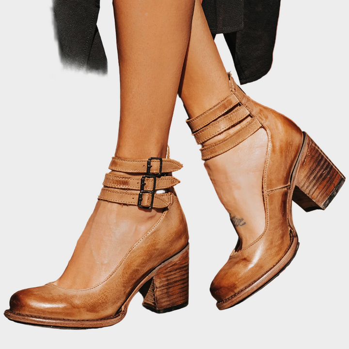 Boty s více pásky a širokým podpatkem