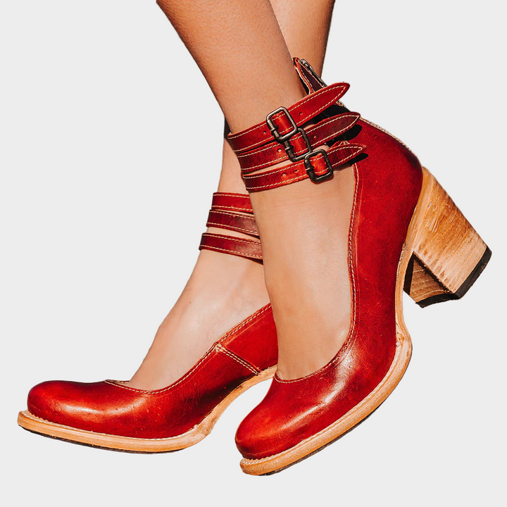 Boty s více pásky a širokým podpatkem