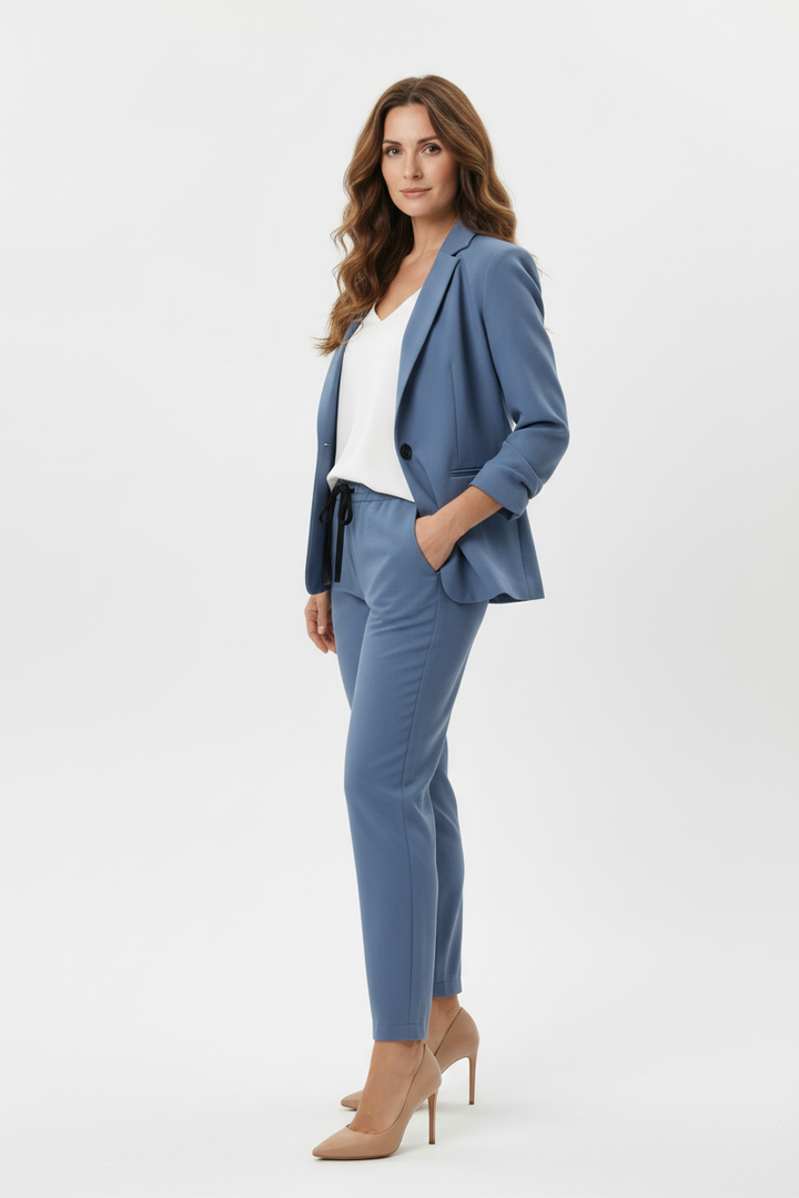 Dámský kostým se sakem a jogger kalhotami