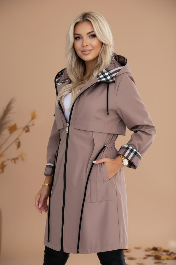 Dlouhá bunda s kapucí a elegantními detaily