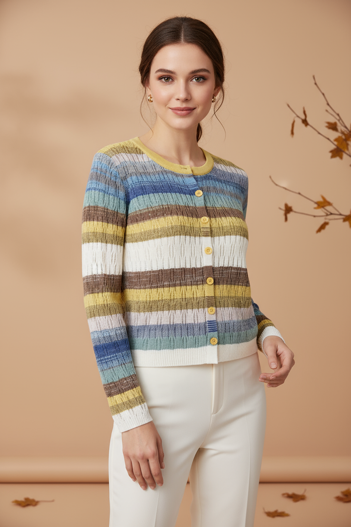 Pletený svetr s pruhovaným vzorem inspirovaný retro stylem