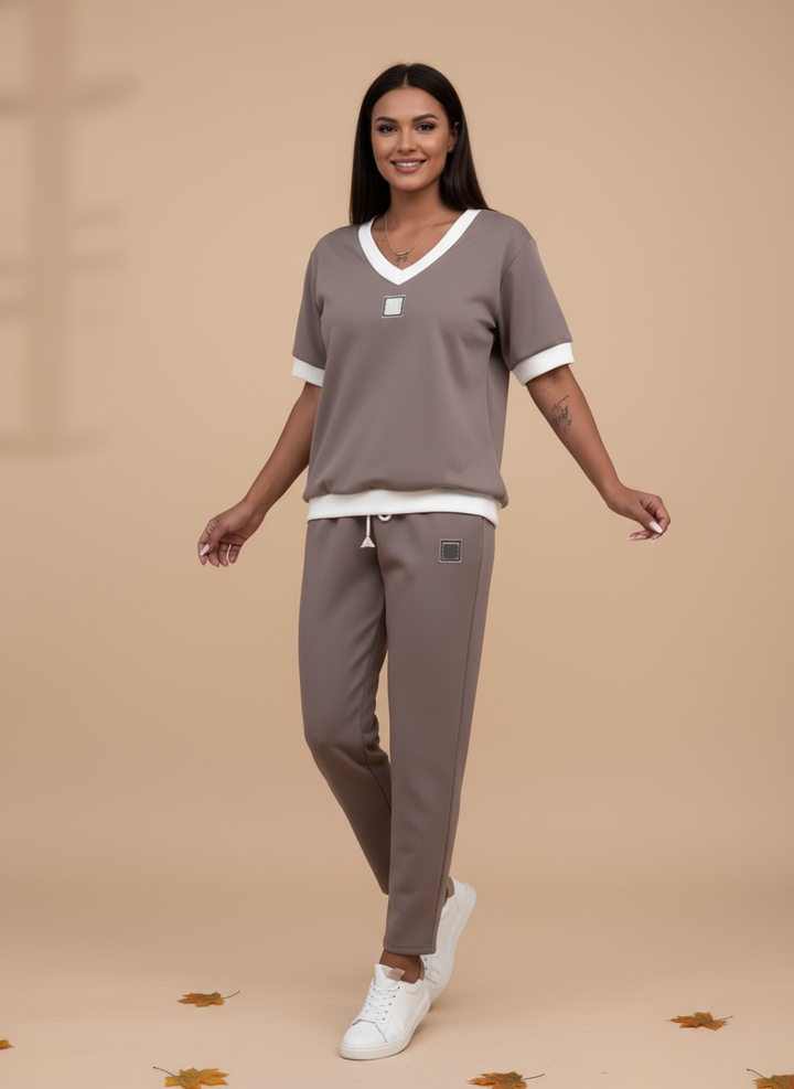 Dámská souprava s topem a kalhotami s výstřihem do V