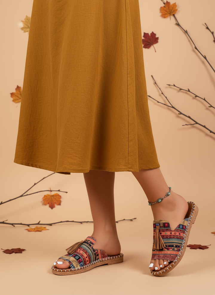 Ručně vyrobené sandály s třásněmi