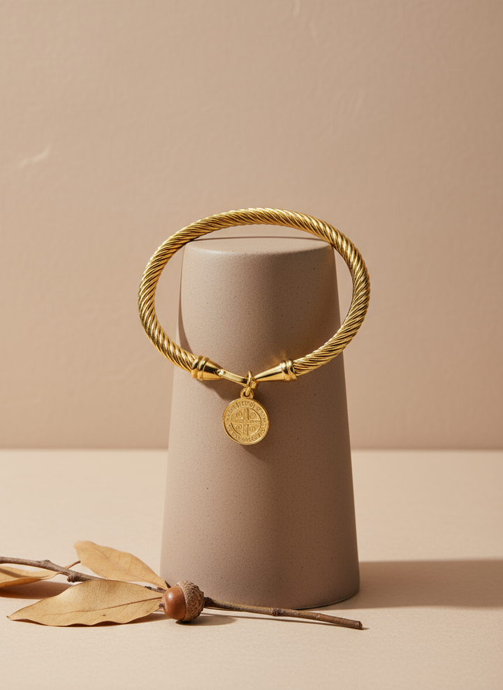 Zlatá Náramek s Mincovním Designem